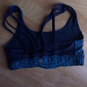 Lululemon sports bra size 4 EUC
